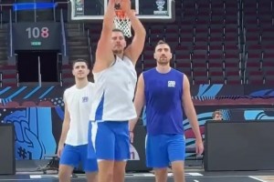 約老師手生了??！約基奇嘗試3次中圈投籃全丟 甚至還有三不沾