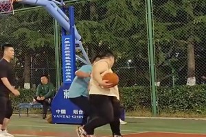 臥槽，這是真超級“厚衛(wèi)”！200多斤還能假動作滯空后仰跳投